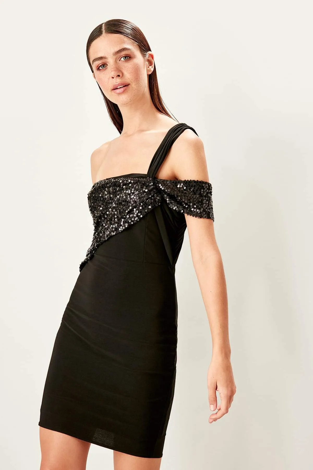 10895 Black One Shoulder Sequined Dress